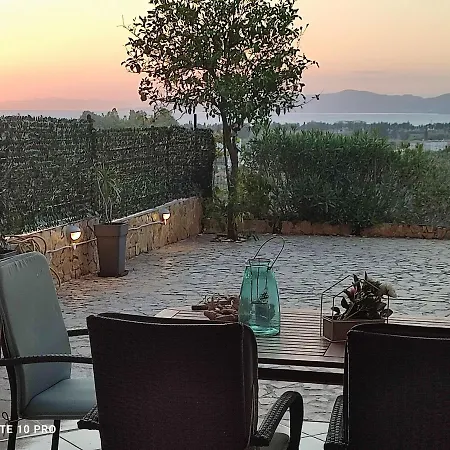 Lägenhet Andrew's Sunset View Loutráki